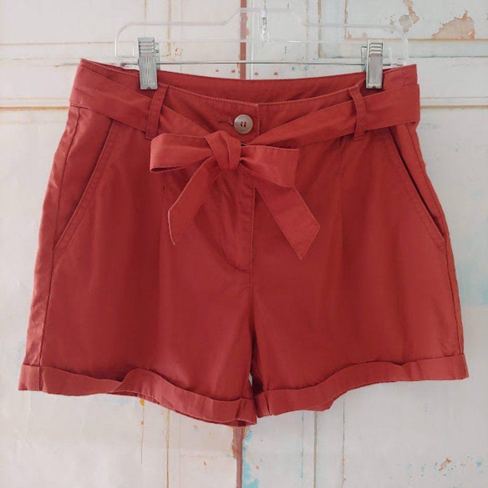 Forever 21 button front cuffed zipper pocket short w bow tie belt/S/rust brown